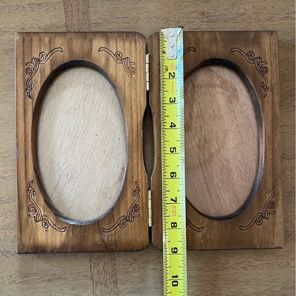 Vintage MCM Hinged Wooden Bi-fold Oval Picture Frame with Etched Carvings - Picture 5 of 5